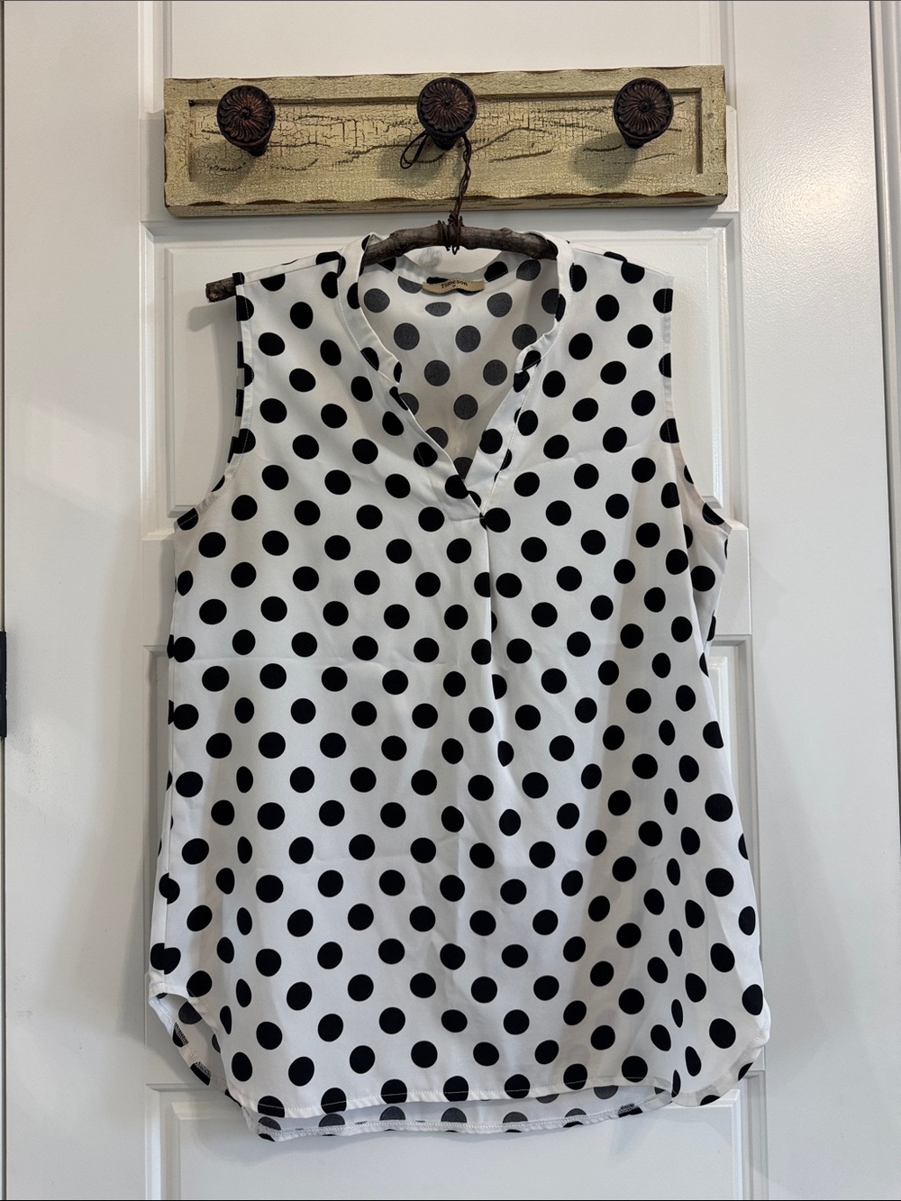 Sleeveless V-Neck Polka Dot Blouse - Black/White Size M